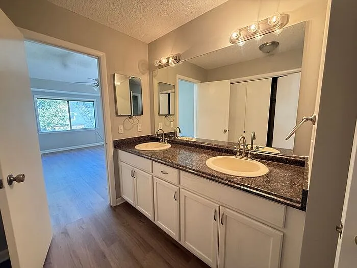 431 Belle Pointe Dr — Photo 4