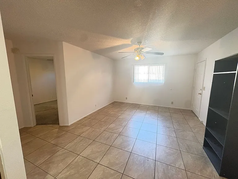 2931 E Beck Ln — Photo 2