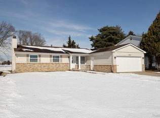 5123 Mill Wheel Dr, Grand Blanc, MI 48439