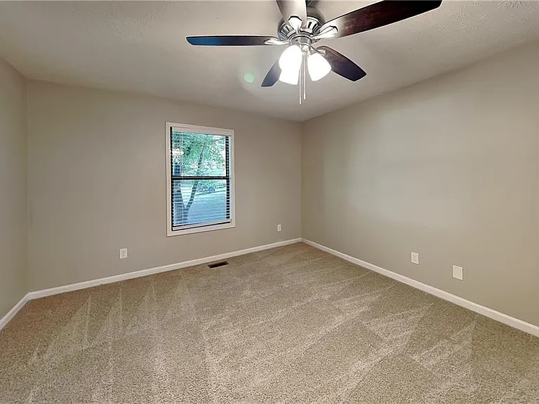 4094 Maxanne Dr NW — Photo 11