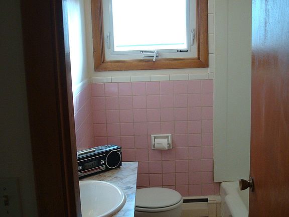 4th image of 10 Woodbury Ave