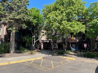 4207 Lakeside Ave N APT 220, Brooklyn Center, MN 55429