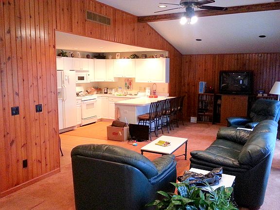 Sunroom with vaulted ceiling