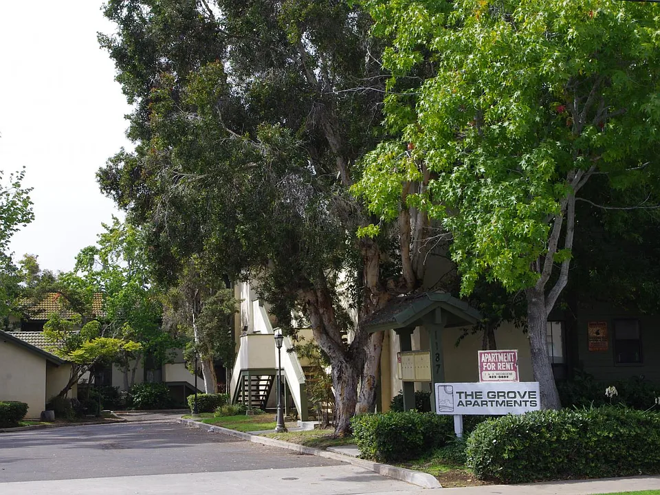1187 Grove Ave condo complex street view
Unit F located in back building first floor