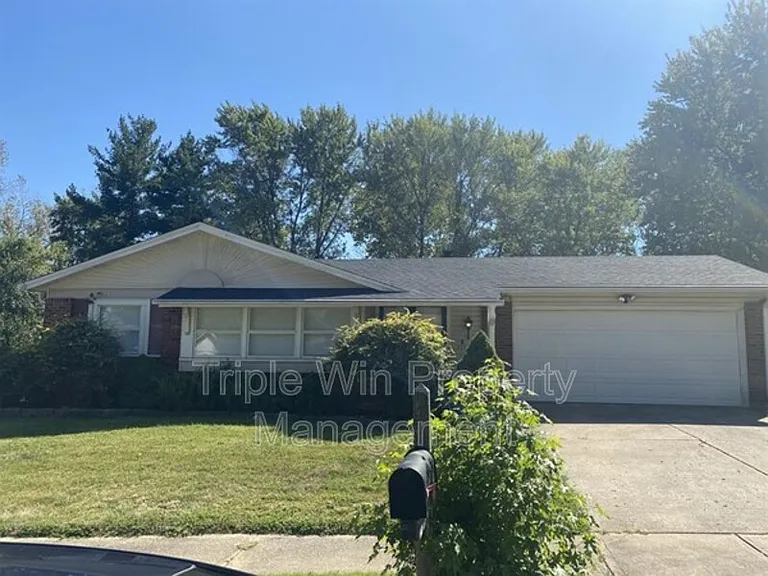 2372 Rockymont Dr — Photo 1