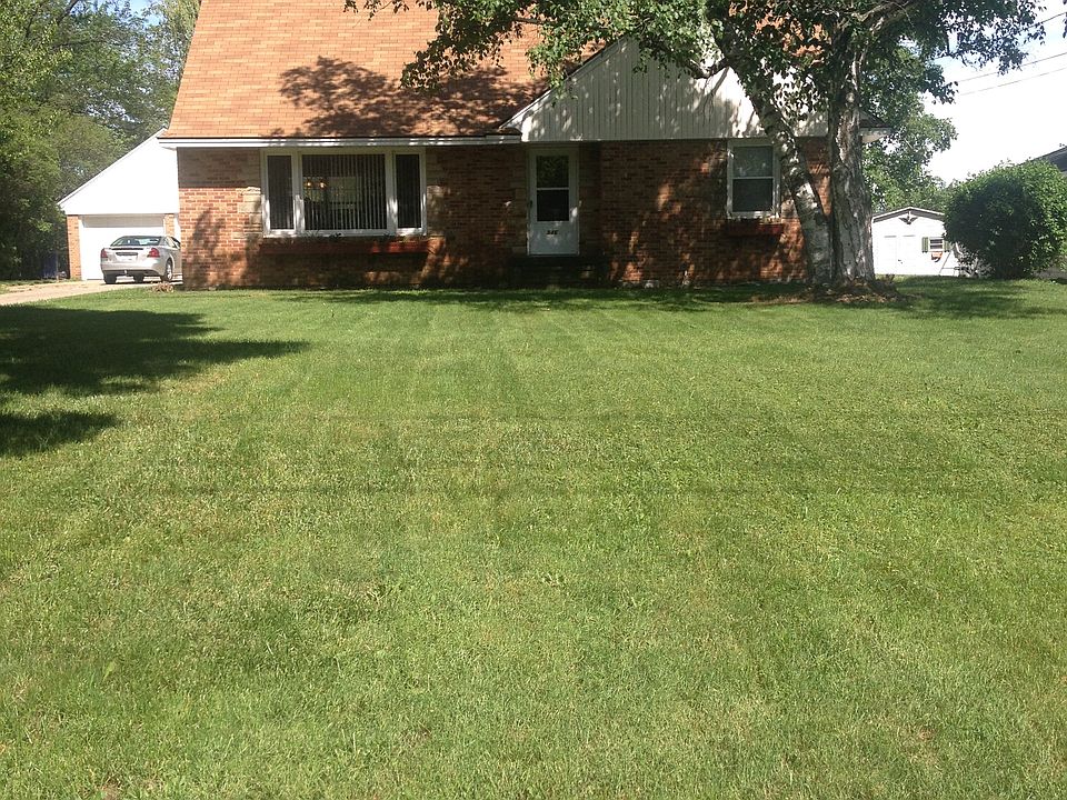 1st image of 946 Parkhurst Ave NW