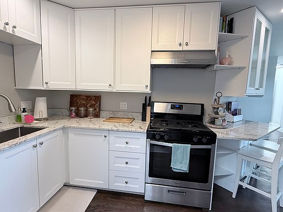2nd image of 615 Sheridan Rd #3T