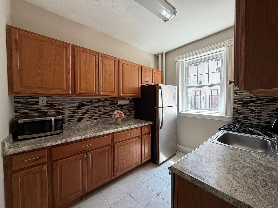78 Glenville Ave #9