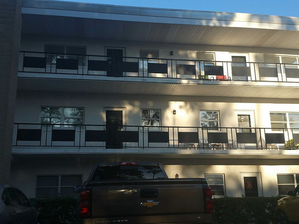 1st image of 200 El Camino Dr APT 401