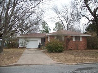 1003 Lewis St, Pryor, OK 74361