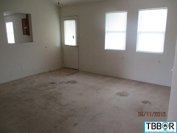 3rd image of 1010 E Avenue S
