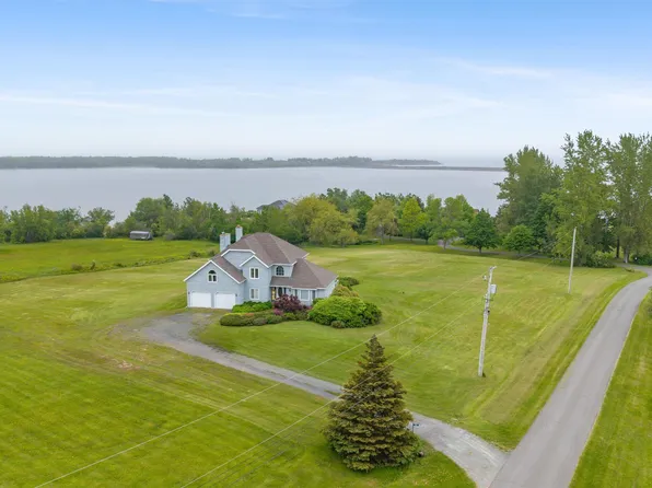 103 Sea Oats Dr, Pictou, NS B2H 5C4