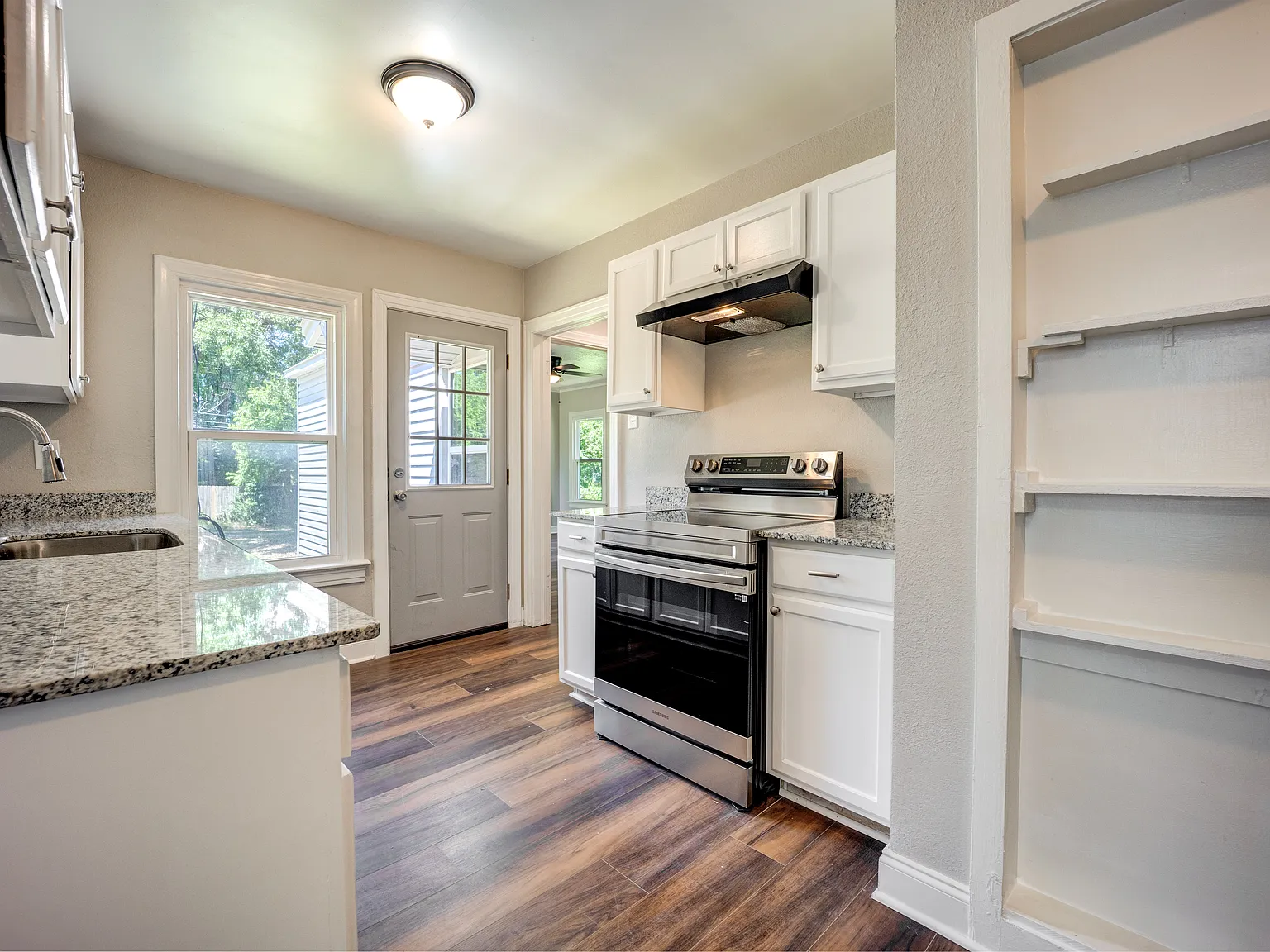 3 bed, 1300 sqft, $1,395 — Photo 3