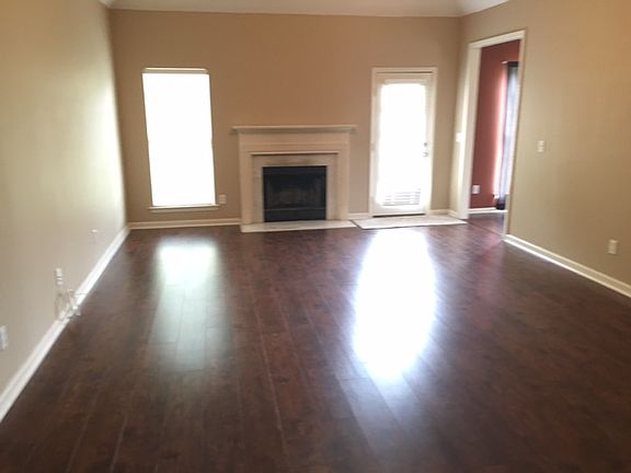 4th image of 333 Bedford Cir
