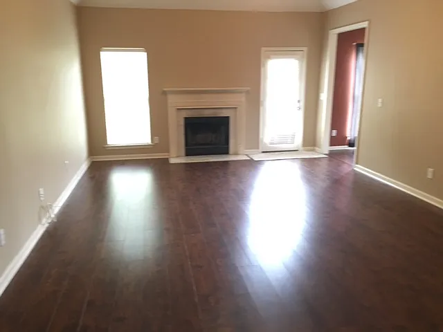 333 Bedford Cir — Photo 4