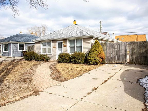 3rd image of 5323 Lathrop St