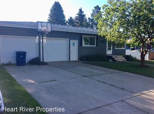 916 9th Ave W, Dickinson, ND 58601