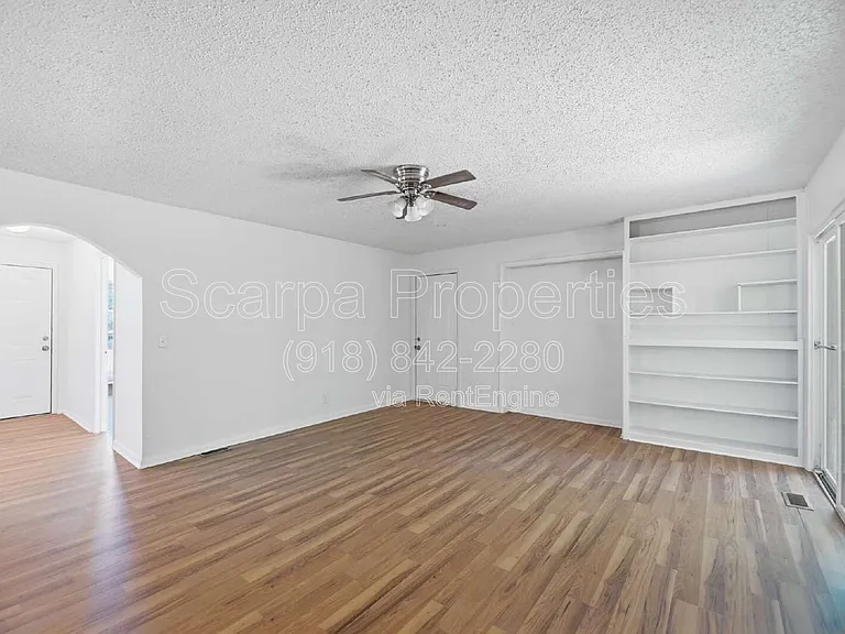 313 E Woodrow Pl — Photo 6