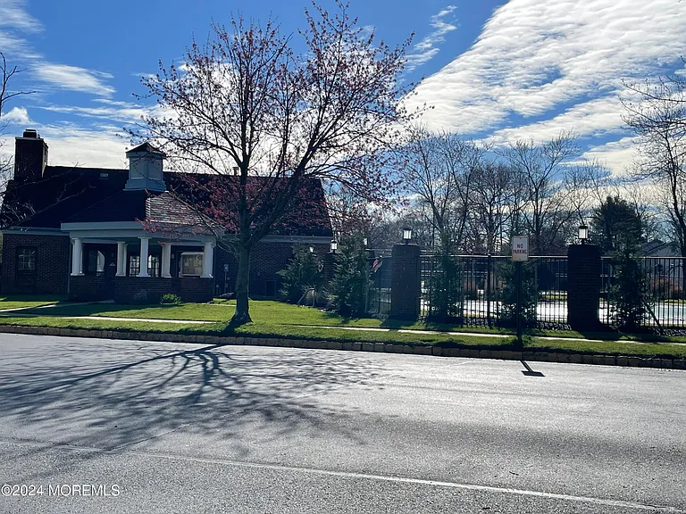 5 Gimbel Pl — Photo 21