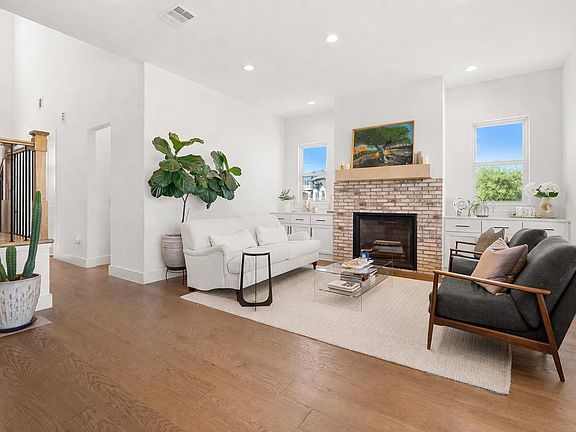 2nd image of 202 Smoke Tree Cir