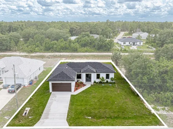 2705 Darlene Pl, Lehigh Acres, FL 33971