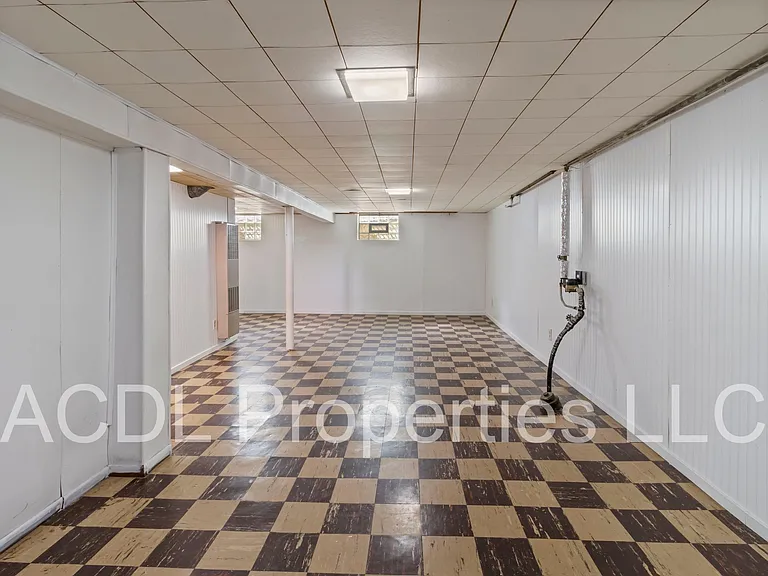8215 W Burleigh St — Photo 16