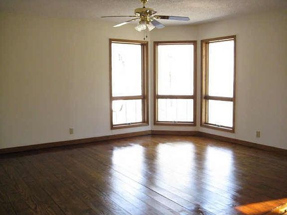 4th image of 3817 Wildwood Dr