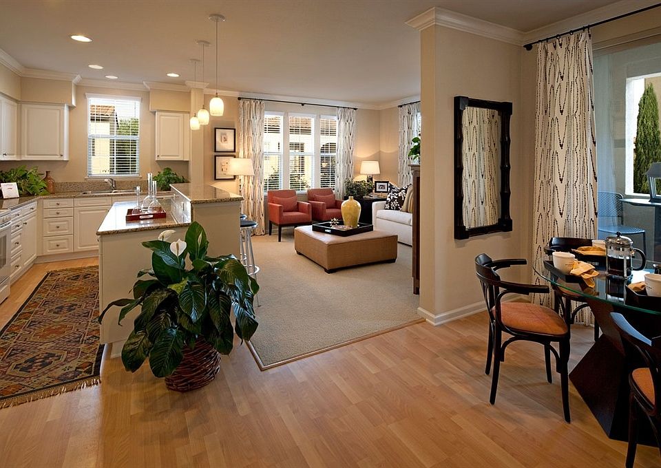 Island w/ Open Kitchen