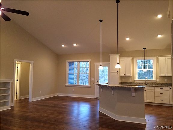 3rd image of 1131 Sparrows Lane Dr