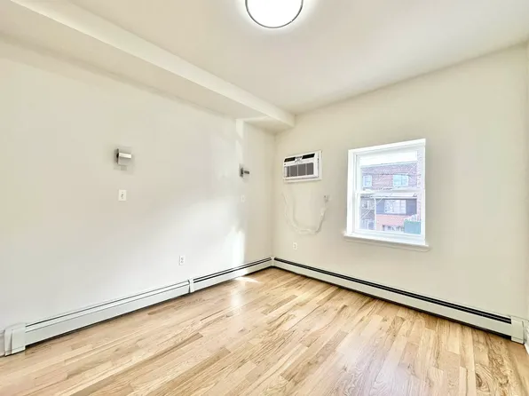 20-21 35th Street image 7 of 12