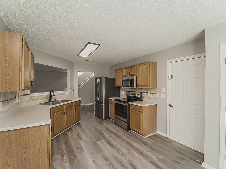 1001 Omaha Dr — Photo 7