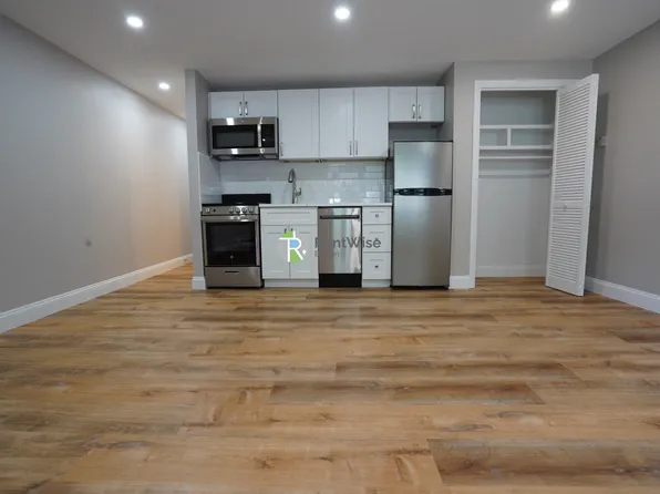 77 Mason Ter, Brookline, MA