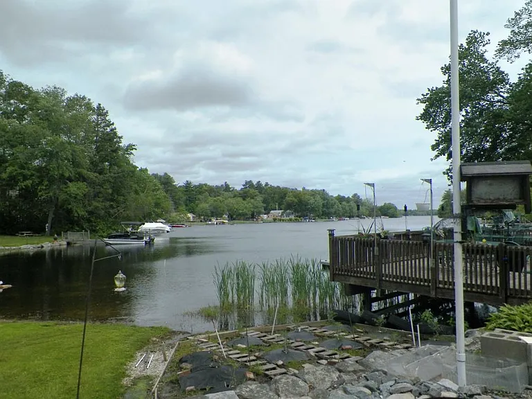 97 Lake Shore Dr #A — Photo 3