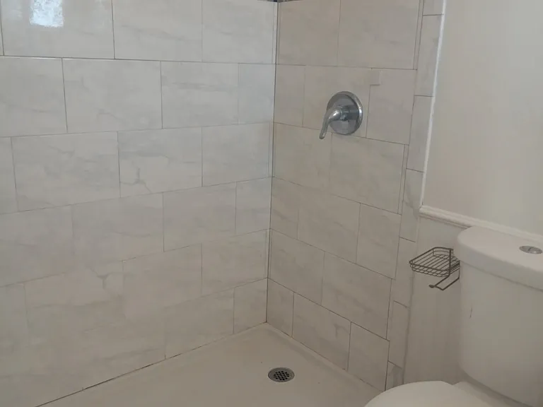 Hardwood Ave — Photo 7