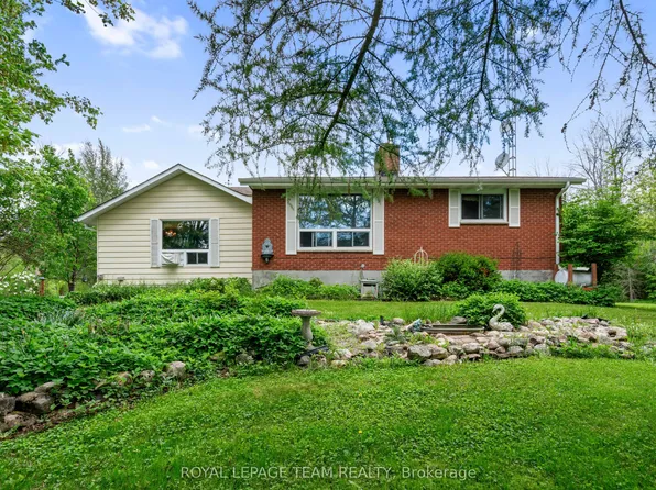 15615 Dixon Rd, South Stormont, ON K0C 1R0