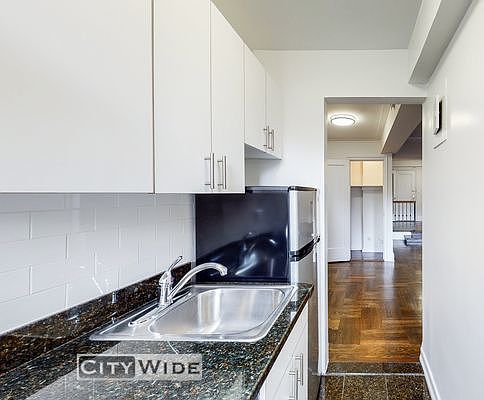 3rd image of 137 E 38th St APT 4C