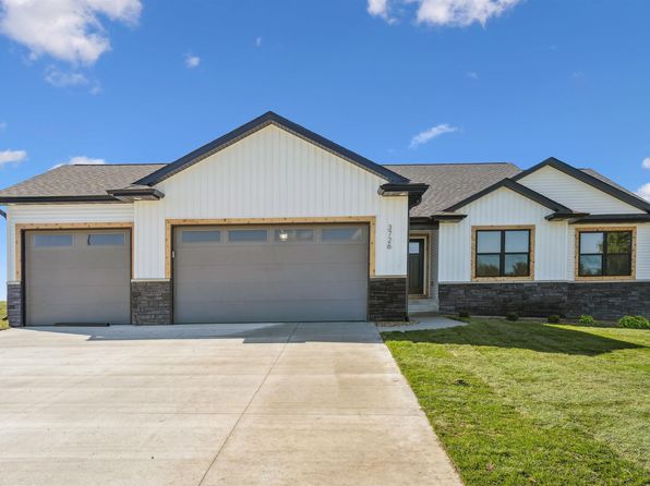 3726 Broomfield Dr, Cedar Falls, IA 50613