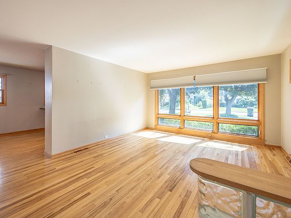 4th image of 106 W Cedar St