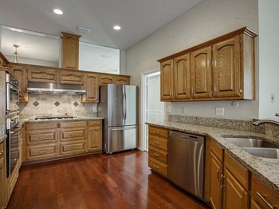 4th image of 2810 Scarborough Ct