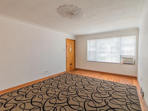 2nd image of 5211 Jamieson Ave #1F