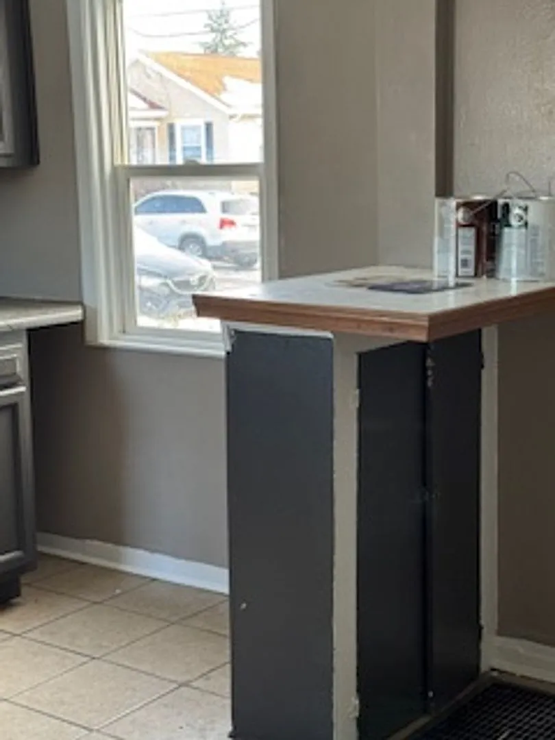 Cute 1 Bedroom with Basement — Photo 4