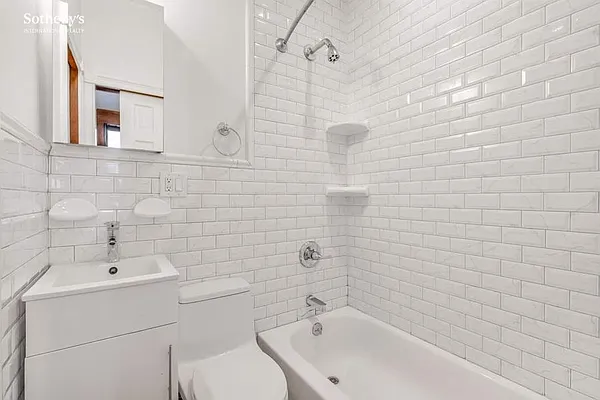 Rented by Sotheby's International Realty | media 20