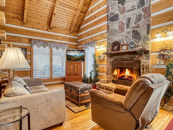 4th image of 2752 Blue Springs Way
