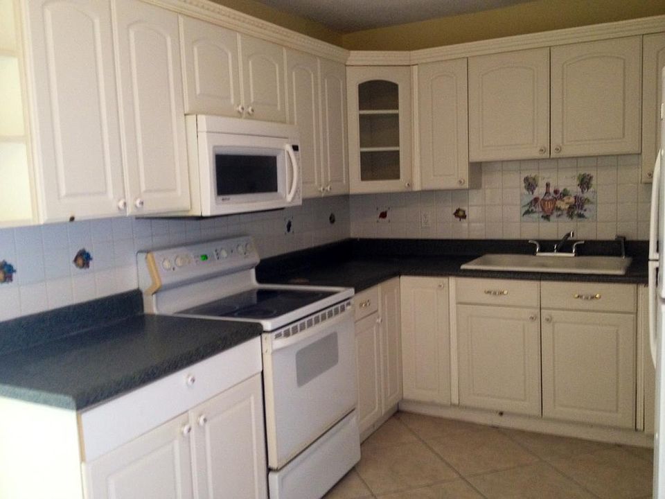 2nd image of 4430 SW 23rd St