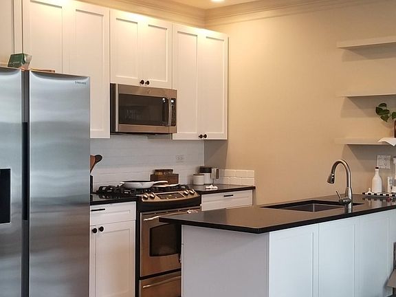3rd image of 2825 N Wolcott Ave APT A