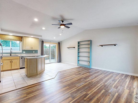 4th image of 2421 Fleming Dr