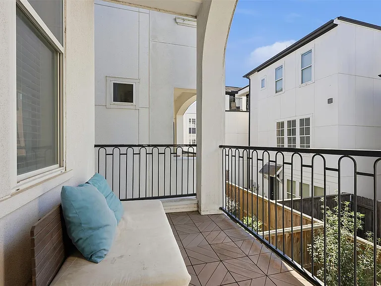 2707 Cohn Trl — Photo 16