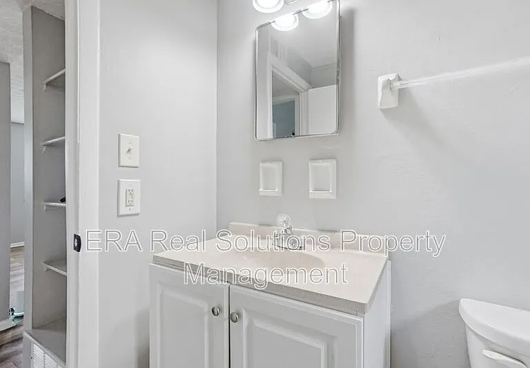 281 S Napoleon Ave #B — Photo 20