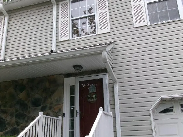 31 Victoria Dr — Photo 3