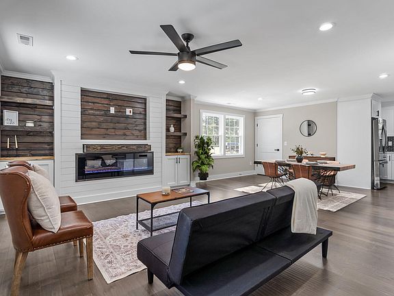 3rd image of 28 Elaine Dr